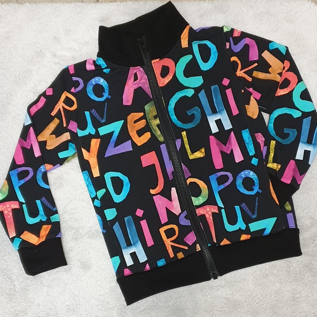 The A-B-Cs of cool - a Cicero Jacket made up with this fun letter fabric! 

What are you working on this week?

#sofilantjes #cicerojacket #sofilantjescicero #sewjacket #sewforkids