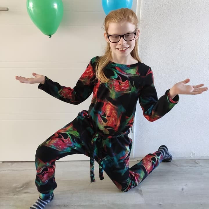 It's #TipsTuesday. What's your favorite way to finish a seam?

Also, how awesome is this Nobilis Jumpsuit, sewn up by Marjolein Kuiper-Hofstede for her kiddo's 10th birthday celebration?

#sofilantjespatterns #sofilantjessewandshowfacebookgroup #nobilisjumpsuit #sewingtips #sewsewsew #sewforbirthdays #sewing