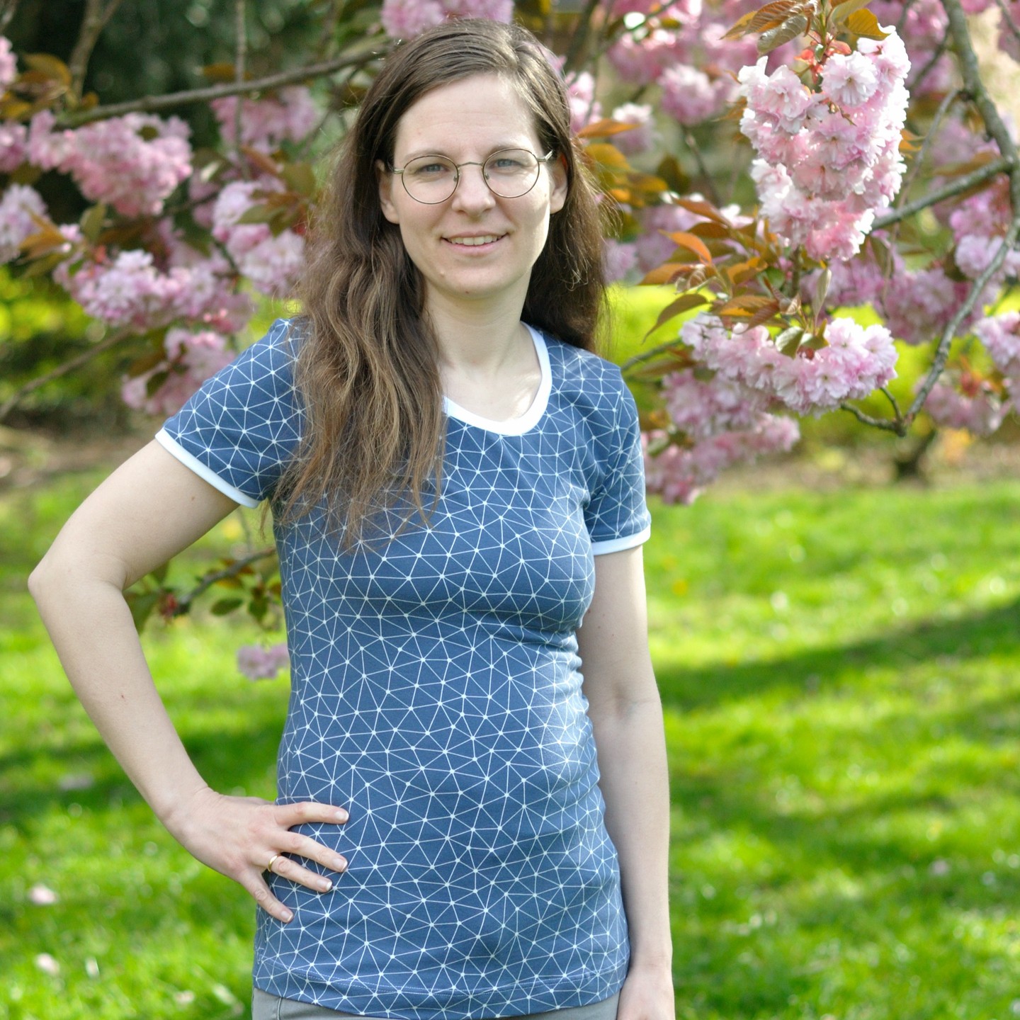 The Amicis Women's T-Shirt and Dress Pattern by Sofilantjes is a versatile and timeless choice for your summer wardrobe. With its range of options, you can create stylish t-shirts and dresses to suit your personal style. Show off your sewing skills and embrace the summer season with the Amicis pattern. Share your creations with the sewing community using the hashtags #SofilantjesPatterns and #AmicisPattern
#SummerWardrobe #SewingInspiration #HandmadeFashion #DIYStyle #SewistCommunity #MemadeSummer #SewingProjects #SummerSewing #StylishOutfits.